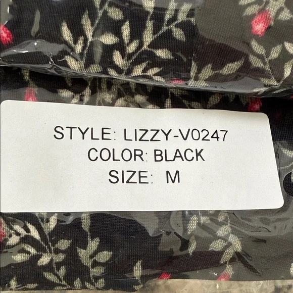 Dear Scarlett Chic & Classic Feminine Black Tunic with Ditsy Floral - Picture 6 of 6